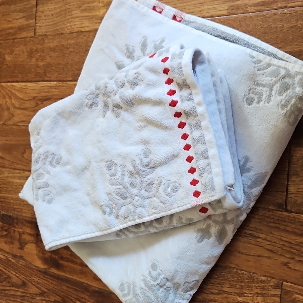 Snowflake Patterned Towel with Red Accents